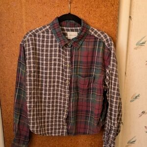 American Eagle Red and Green Cropped flannel Long Sleeve Button Down Shirt